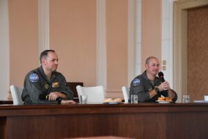 2021-09_Beseda_piloti_NATO_04